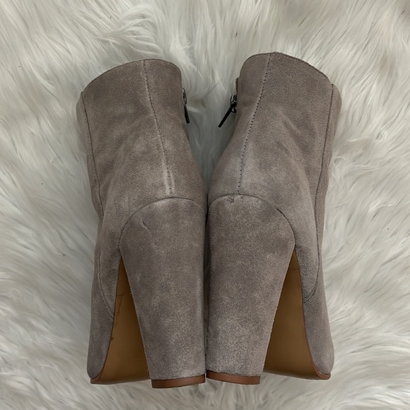 STEVE MADDEN | Glorius Bootie | Taupe Suede |Size 10 - Picture 5 of 9